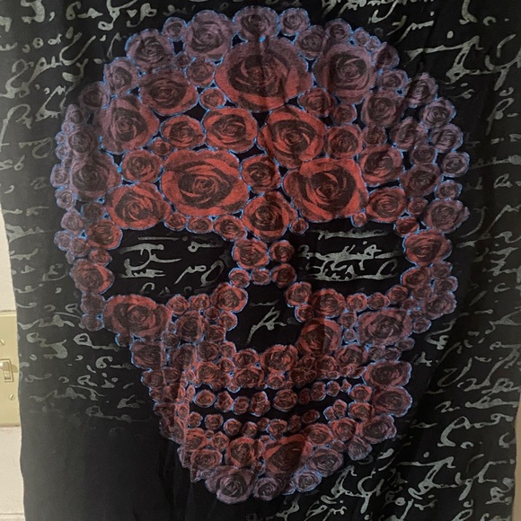 Gothic Black Tee with Red and Metallic Blue Rose Skull Design - Picture 3 of 4